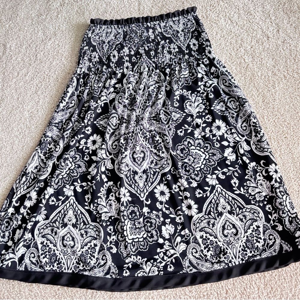 White House Black Market, Black and White Printed Midi Skirt